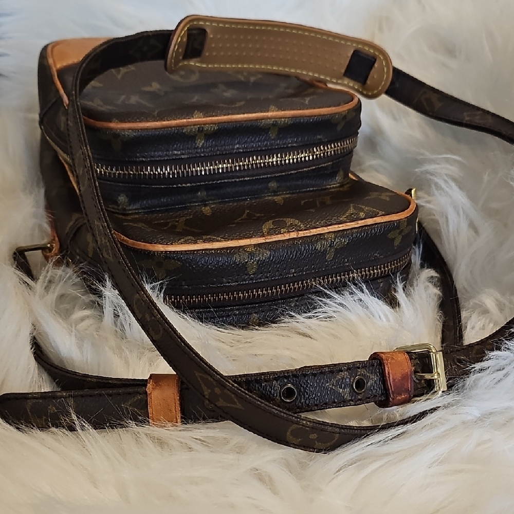 Louis Vuitton Amazone Monogram Crossbody Bag - Picture 6 of 12